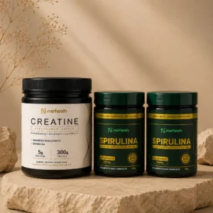 Um pote de Creatina Performance System com dois potes de spirulina nefesh