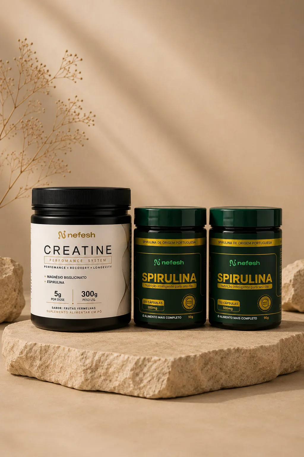 Um pote de Creatina Performance System com dois potes de spirulina nefesh